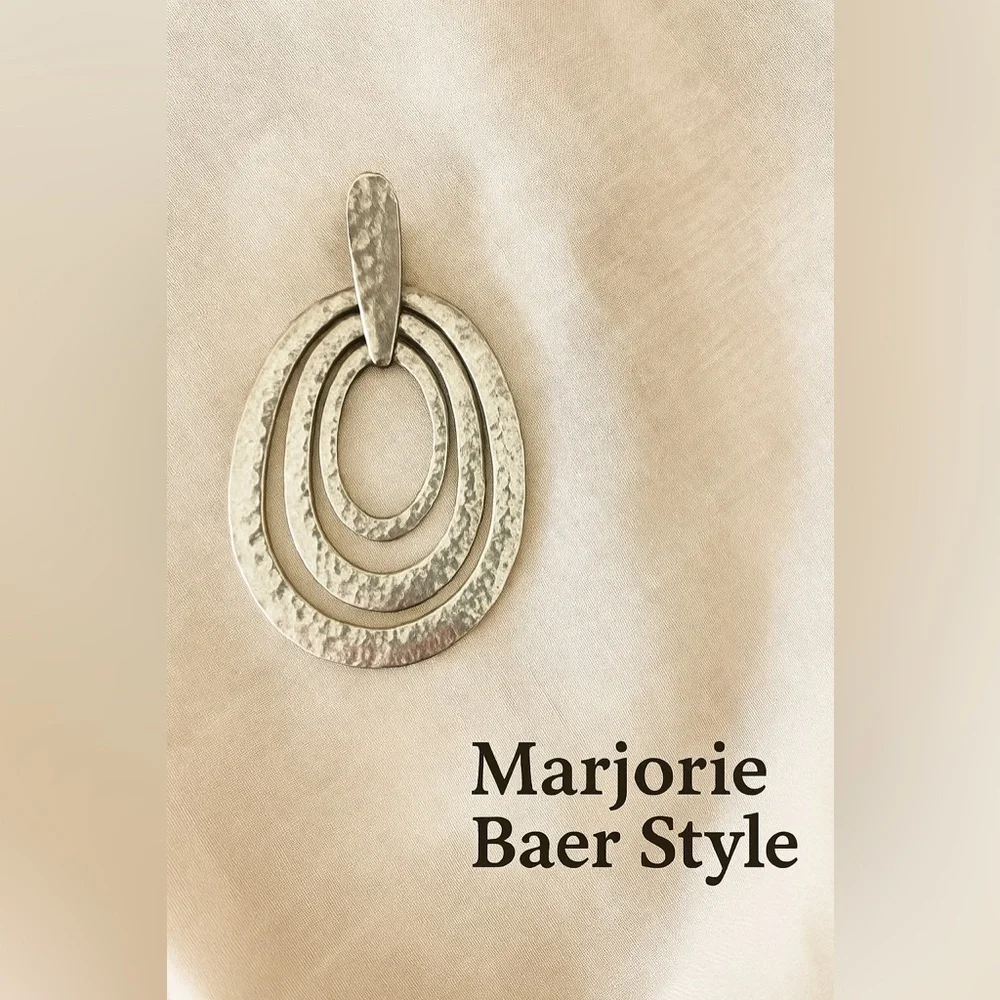 Marjorie Baer Style Silver Tone Sculptural Oval Pendant (Unsigned)